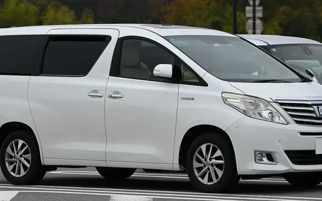 トヨタ アルファード(ミニバンの車種例)